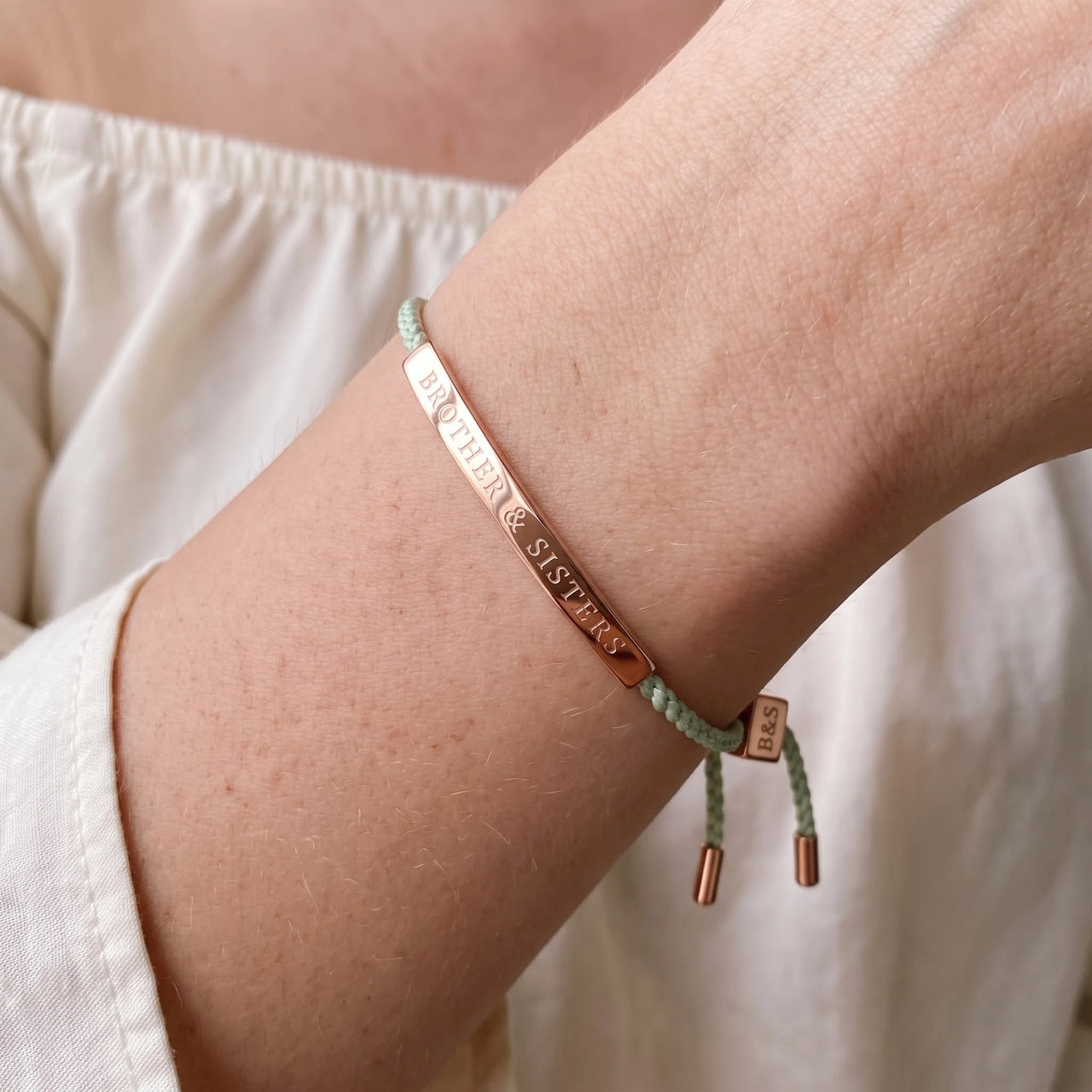 Cord bracelet — close-up of the details, rose gold | SKU: lanature-rg