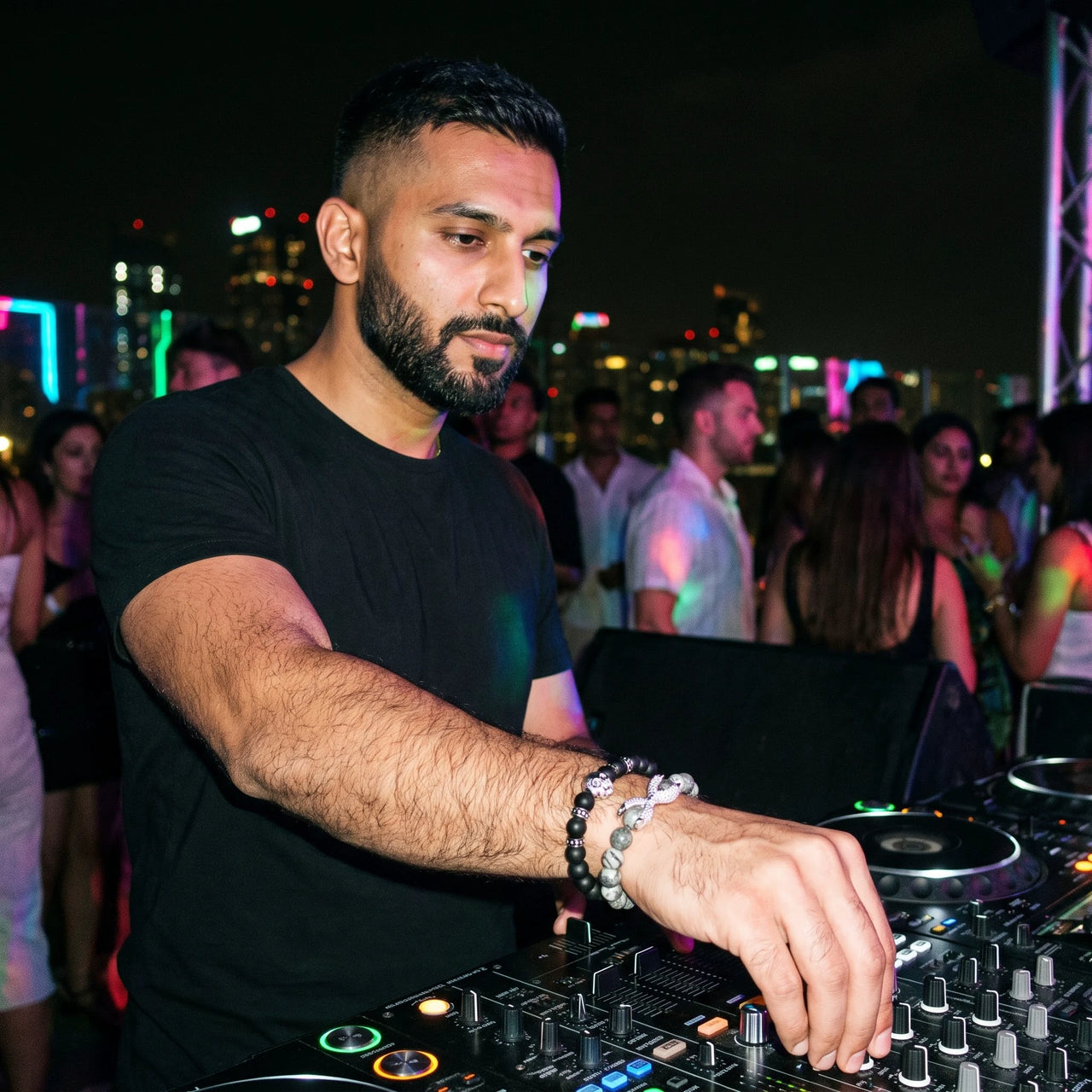 White Gold Lion with Black & Grey Stones Set – DJing at a rooftop party | Brother & Sisters | SKU: 21369621-silver-XS-14-15, 21369621-silver-S-16-17, 21369621-silver-M-18-19, 21369621-silver-L-20-21, 21369621-silver-XL-22-23